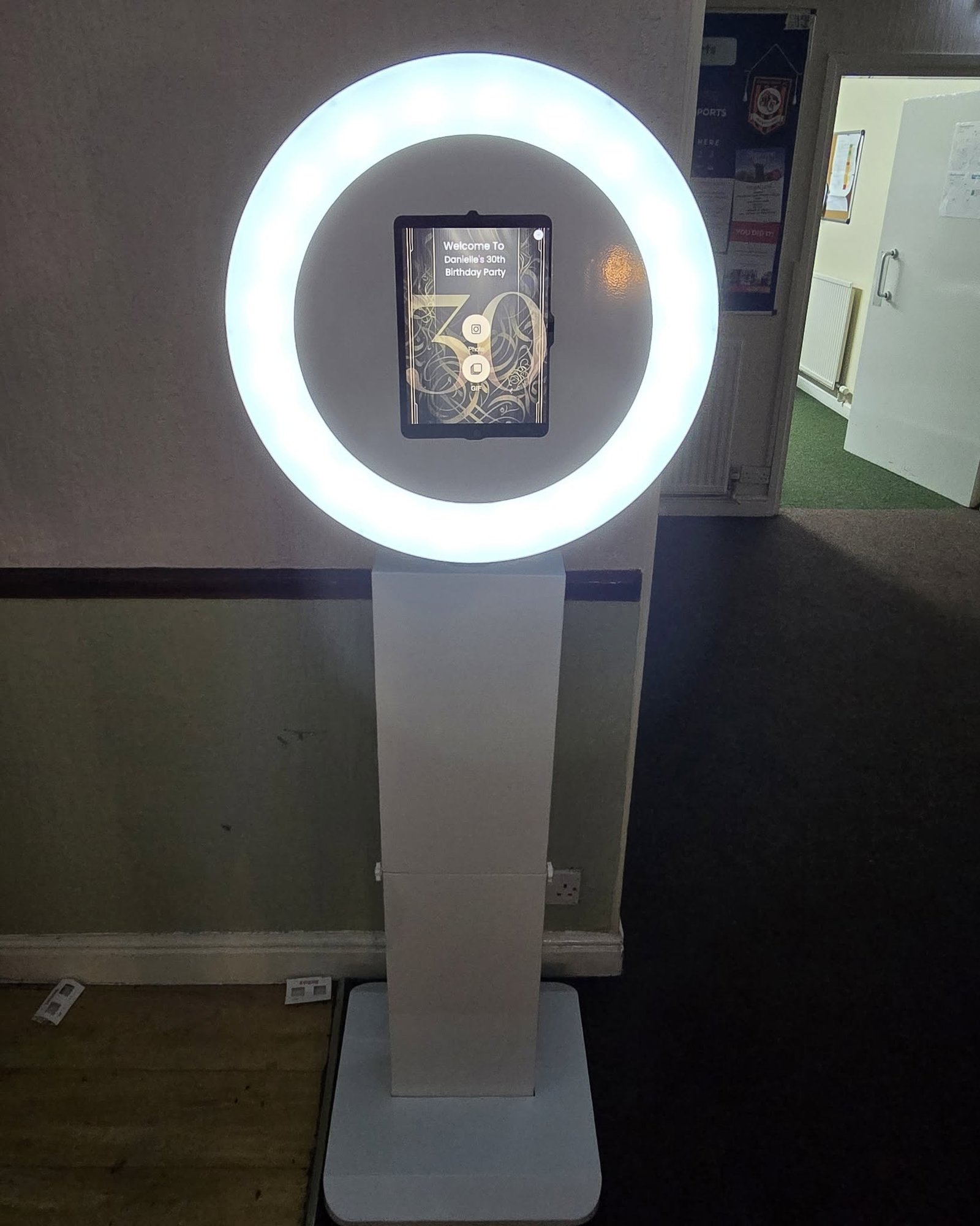Discobooth Events white Selfie Pod with illuminated ring light
